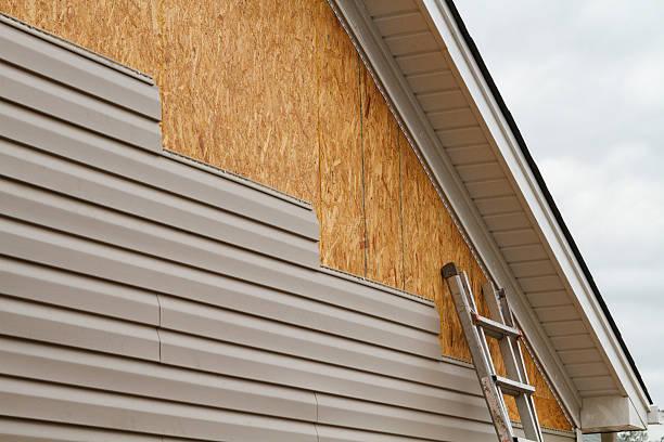 Professional Siding Replacement technician working in Millersville, TN